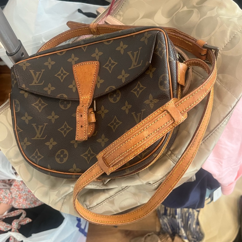 Lv crossbidy bag - reposhing from purchase on jebwa. Authentic
